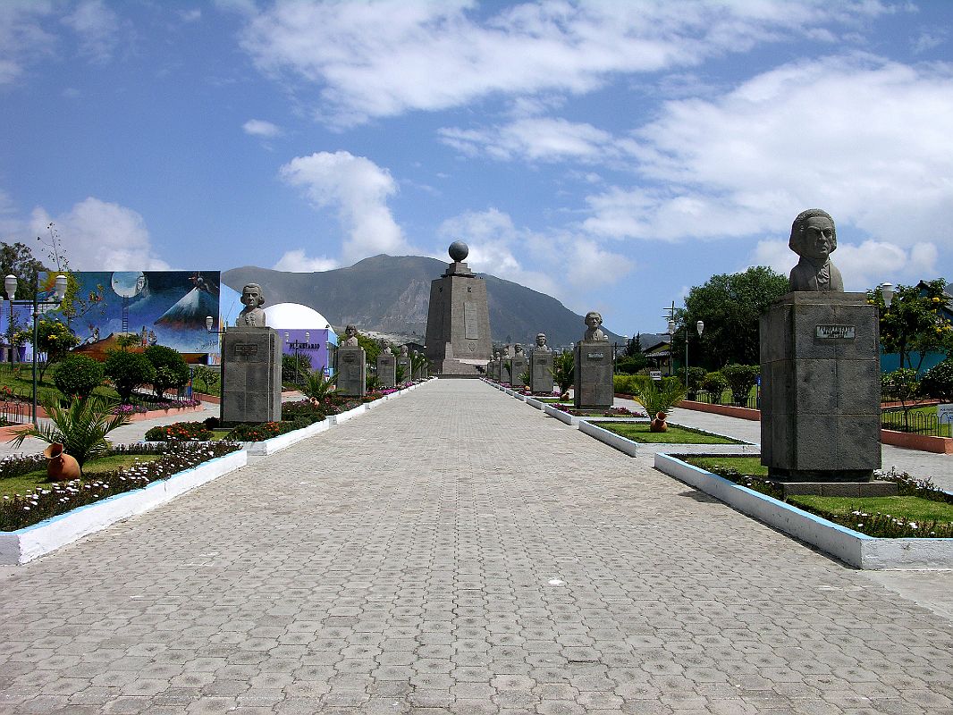 Largest monument. Памятник центр мира в Эквадоре. Кито середине мира. Середина мира Эквадор. Памятники природы и культуры в Эквадоре.