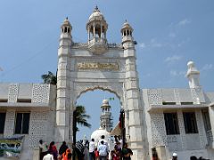 13 Haji Ali Dargah Mumbai Entrance Is An Exquisite Indo-Islamic Shrine