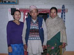 Kangchenjunga 09 05 Yamphudin House Family Three Generations