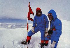 10C 3x8000 Mein grosses Himalaja-Jahr - Reinhold Messner and Friedl Mutschlechner Next To Kangchenjunga Summit May 6, 1982