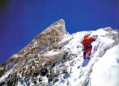 22B Los 14 Ochomiles de Juanito Oiarzabal Kangchenjunga Near The Summit A 12-page chapter with 6 colour photos and 4 b/w photos describes Oiarzabal's ascent of Kangchenjunga via the North Face on May 6, 1996, on his third attempt.