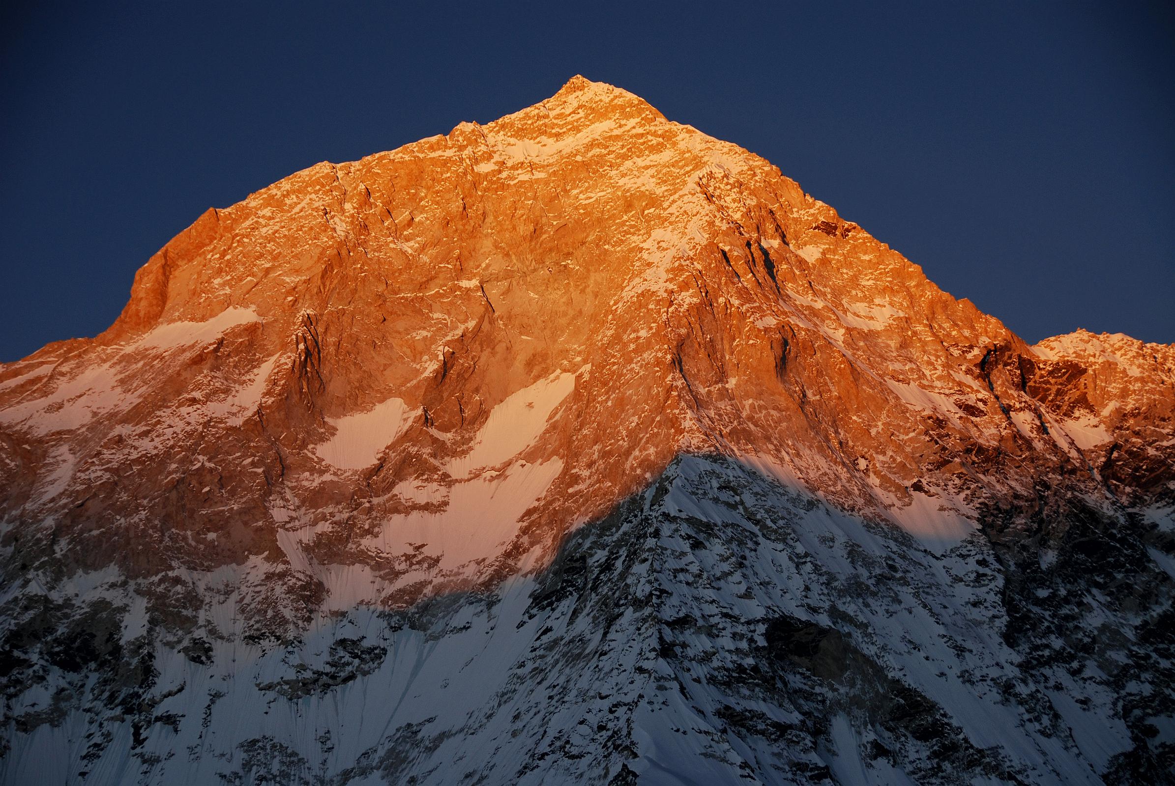 Покажи самые высокие горы. Гора Макалу высота. Джомолунгма (Гималаи) - 8848. Макалу Гималаи Непал. Стена Лхоцзе Эверест.