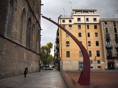 08B The eternal flame commemorates those that died in the 1713-14 War of Spanish Succession beside the Basilica Santa Maria del Mar Barcelona Spain