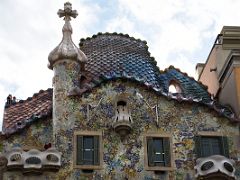 02A The arched profile of the roof recalls the spine of a dragon with ceramic tiles for scales Antoni Gaudi Casa Batllo Barcelona Spain