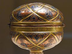 05 1195-1200 Ciborium from La Cerdanya - Chalice to hold the consecrated hosts Romanesque goldsmith craftsmanship - Museu Nacional Art de Catalunya Barcelona Spain