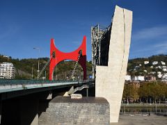 07A Arcos rojos - Daniel Buren 2007 central circle around the La Salve Bridge Guggenheim Bilbao Spain