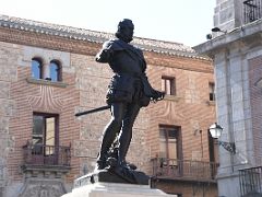 07B Spanish admiral Alvaro de Bazan by sculptor Mariano Benlliure 1891 with Casa de Cisneros 1537 behind Near Plaza Mayor Madrid Spain