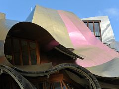 02D Marques de Riscal Frank Gehry 2006 multi-coloured titanium facade close up Spain