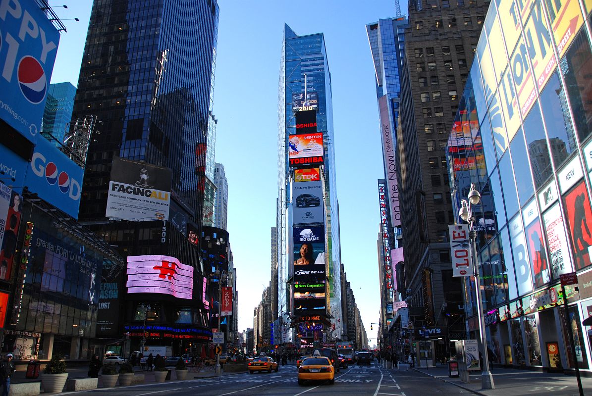 Time new york city. Нью-Йорк Таймс сквер. Тайм сквер 1. Time Square New York днем. Бродвей вид сверху.