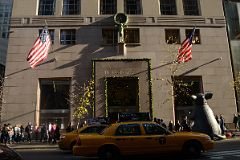 New York City Fifth Avenue 725 00 Gucci Window Display