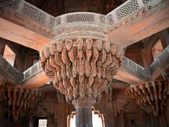 03 Agra Fatehpur Sikri Diwan-I-Khas Has A Single Pillar Connected To The Corners Of The Room By Three Walkways