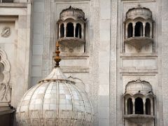 05B Beautifully Carved Wall And Balconies Of The Gurdwara Bangla Sahib Just Before Sunrise Delhi India