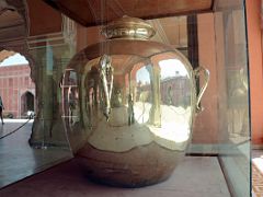 06 Jaipur City Palace Diwan-I-Khas Gangajelies Ganges Water Urns Are The Largest Sterling Silver Vessels In The World