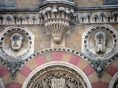 08 Mumbai Chhatrapati Shivaji Victoria Terminus Bas-relief Of Thos Watt and Colonel Holland