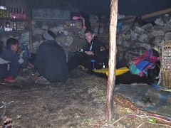 Kangchenjunga 05 03 Sele La Camp Eating