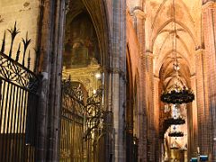 06A Many chapels line the side of the Barcelona Cathedral Spain