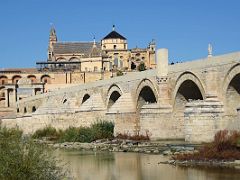 04A Roman Bridge Over The Guadalquivir River With Mezquita Mosque-Cathedral Behind Cordoba Spain