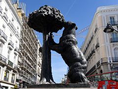 03A Bear and the Strawberry Tree Statue represents the coat of arms of Madrid by sculptor Antonio Navarro Sanrafe 1967 Puerta del Sol Madrid Spain