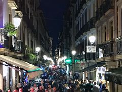 01A The Narrow Streets Of The Old Quarter Have Many Pintxo Tapas Bars San Sebastian Donostia Spain